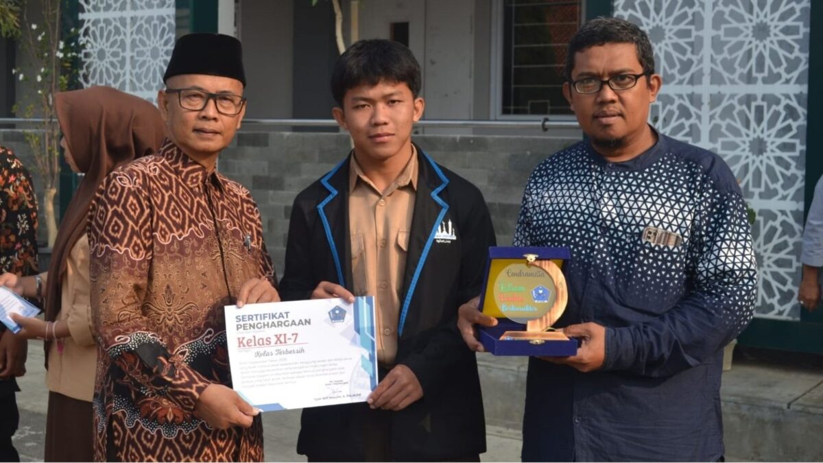 Apresiasi Budaya Bersih, Kelas XI.7 MAN 1 Majalengka Raih Penghargaan Kelas Terbersih Periode September