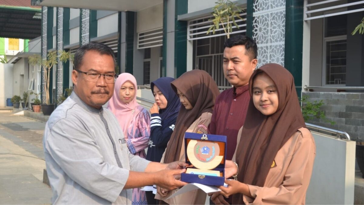 Apresiasi Disiplin, MAN 1 Majalengka Berikan Penghargaan Kehadiran Terbaik Kelas X