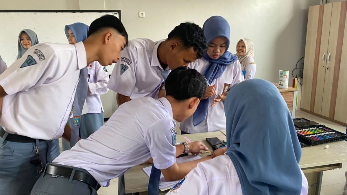 Inovatif, Siswa Kelas XII.2 MAN 1 Majalengka Pelajari Sintesis Protein Lewat Roleplay