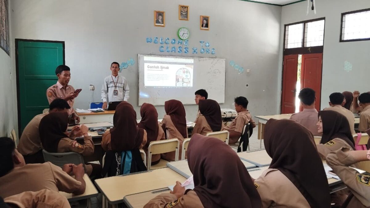 Dalami Materi Ijma via Presentasi, Siswa MAN 1 Majalengka Diasah Kritis dan Berani