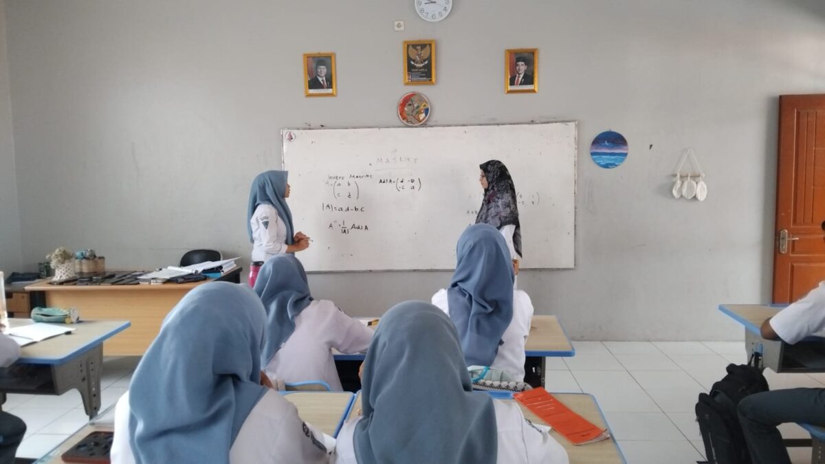Siswa MAN 1 Majalengka Pembahasan Soal Hadapi Tes Kemampuan Akademik