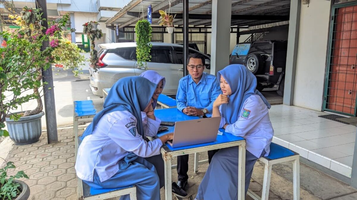 Kejar Tenggat Akhir Oktober, Tim Riset MUTASYABIH-AI MAN 1 Majalengka Menyusun Laporan OMI