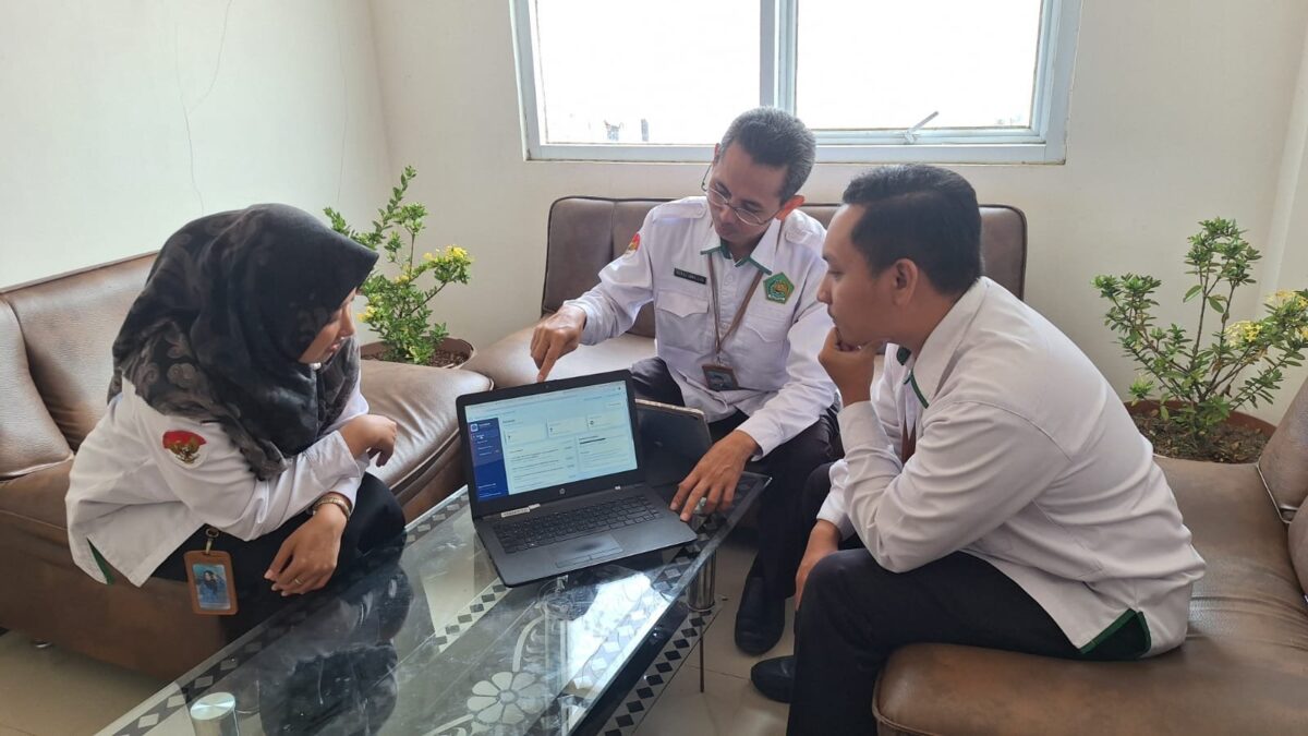Perkuat Publikasi Digital, Tim Humas MAN 1 Majalengka Matangkan Penggunaan Aplikasi Laporan Berita Internal