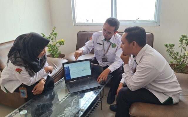 Perkuat Publikasi Digital, Tim Humas MAN 1 Majalengka Matangkan Penggunaan Aplikasi Laporan Berita Internal