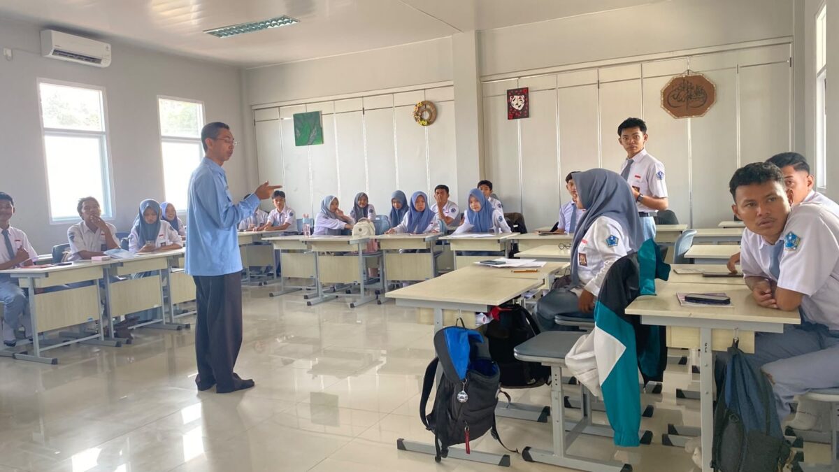 Implementasi Kurikulum Berbasis Cinta, Kelas XII.2 Dalami Sumber Hukum Islam Mukhtalaf Fihi