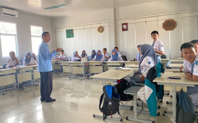 Implementasi Kurikulum Berbasis Cinta, Kelas XII.2 Dalami Sumber Hukum Islam Mukhtalaf Fihi