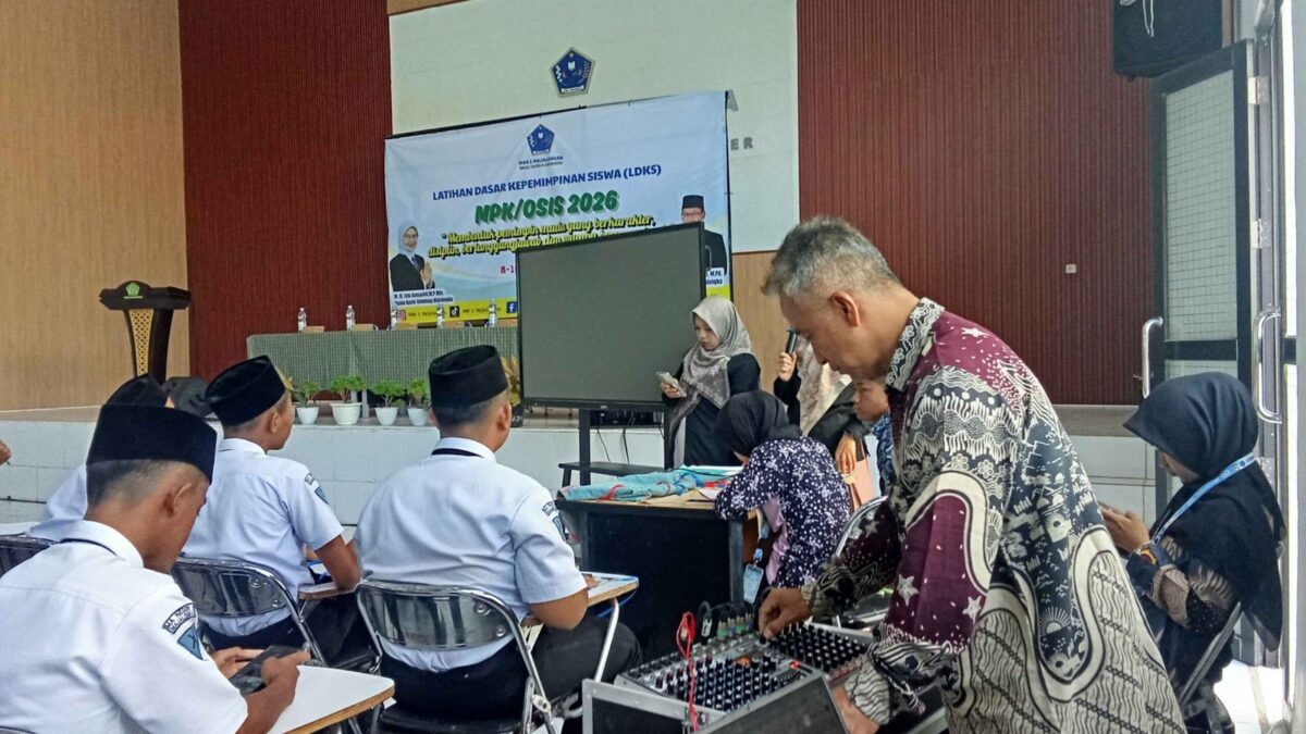 Sambut LDKS OSIS-MPK, Tim Sarpras MAN 1 Majalengka Pastikan Perangkat Audio Prima