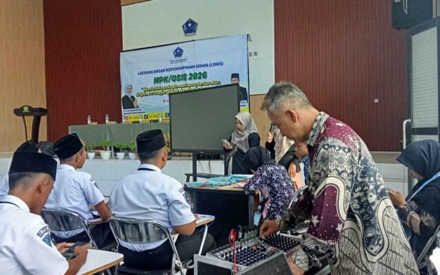 Sambut LDKS OSIS-MPK, Tim Sarpras MAN 1 Majalengka Pastikan Perangkat Audio Prima