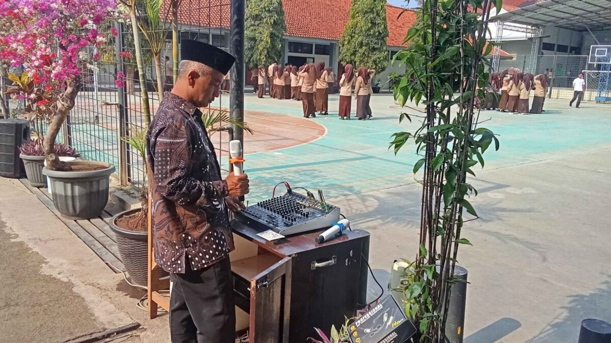 Menunjang Kekhusyukan Kultum Siswa, Tim Operasional MAN 1 Majalengka Optimalkan Sound System