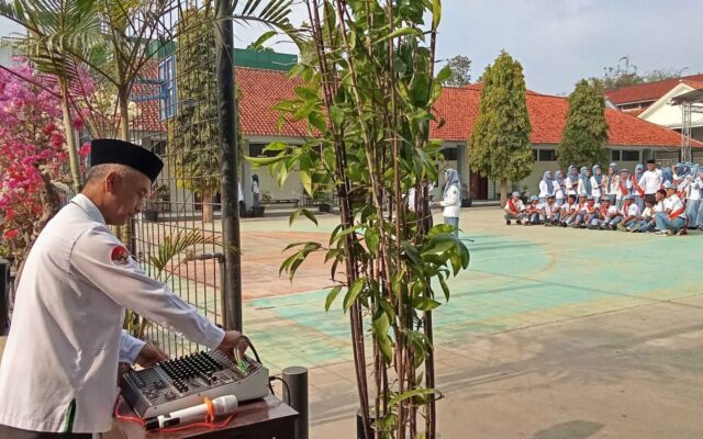 Optimalisasi Fasilitas Upacara, Tim Sarpras MAN 1 Majalengka Siapkan Perangkat Audio