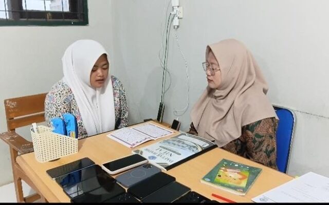 Wali Kelas XI-6 MAN 1 Majalengka Perkuat Karakter Qur’ani Siswa Lewat Pembiasaan