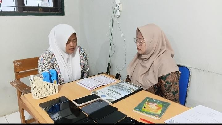 Wali Kelas XI-6 MAN 1 Majalengka Perkuat Karakter Qur’ani Siswa Lewat Pembiasaan
