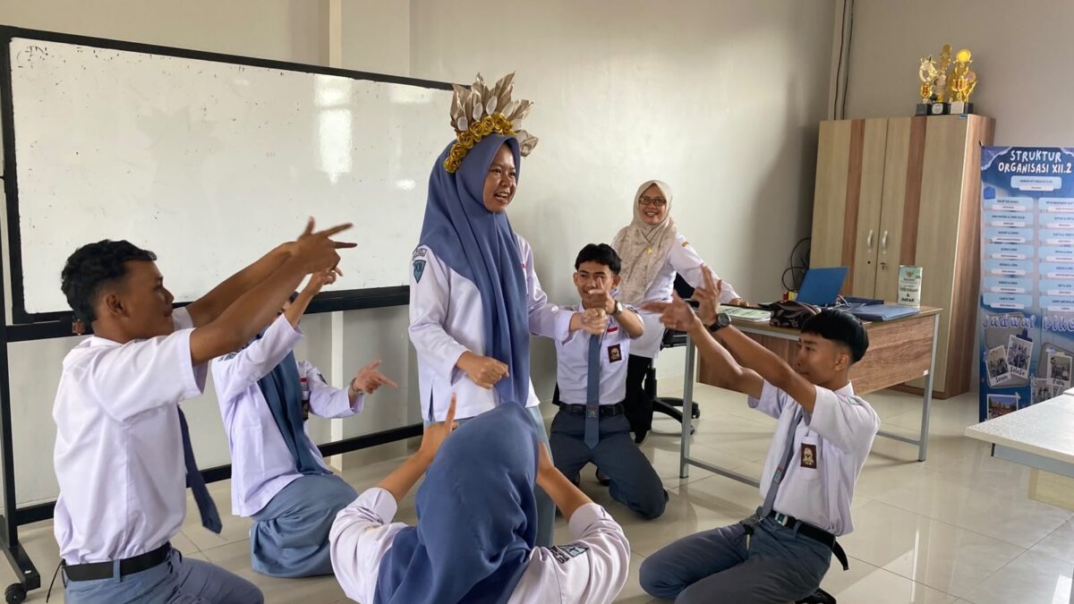 Pahami Konsep Genetik, Siswa XII.2 MAN 1 Majalengka Gelar Roleplay Sintesis Protein