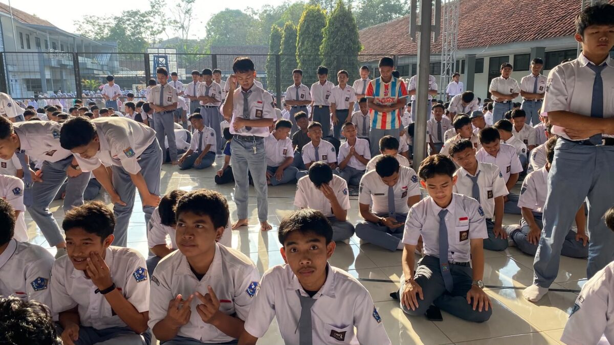 Tingkatkan Ketakwaan, Siswa XII.2 MAN 1 Majalengka Ikuti Pembiasaan Salat Duha