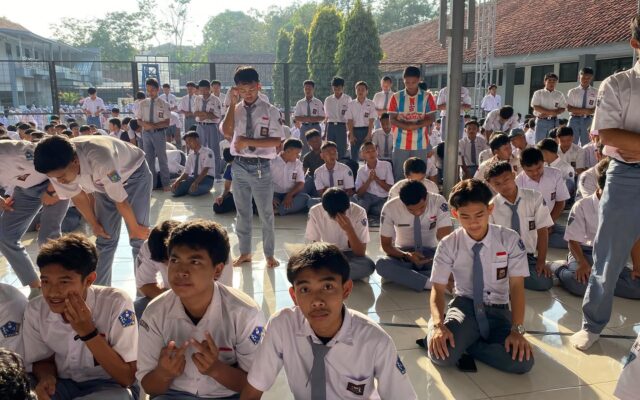 Tingkatkan Ketakwaan, Siswa XII.2 MAN 1 Majalengka Ikuti Pembiasaan Salat Duha