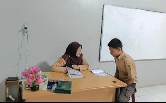 Wali Kelas XI-6 MAN 1 Majalengka Kenali Potensi Siswa Lewat Bimbingan Al-Qur’an