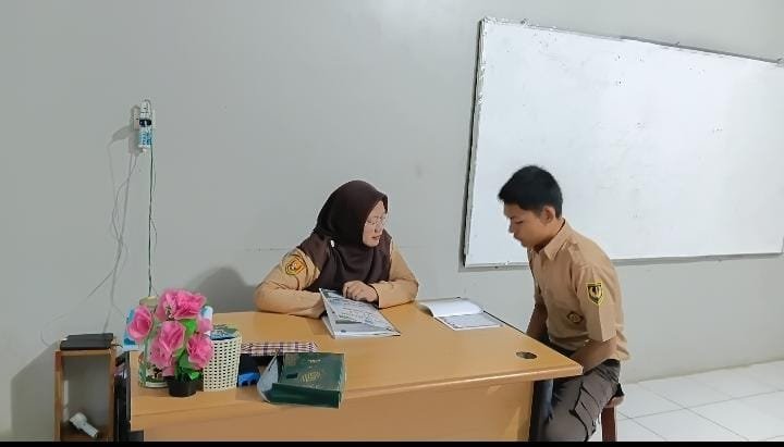 Wali Kelas XI-6 MAN 1 Majalengka Kenali Potensi Siswa Lewat Bimbingan Al-Qur’an