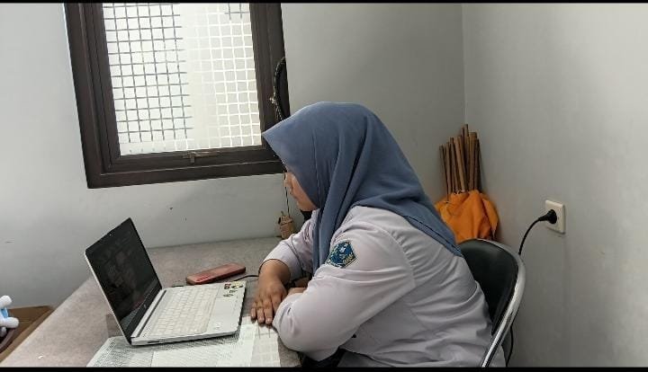 Sabet Nilai Tertinggi Esai, Siswi MAN 1 Majalengka Melaju ke Presentasi AEC Uniku