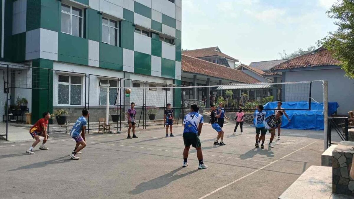 Tingkatkan Prestasi dan Kedisiplinan, Atlet MAN 1 Majalengka Gelar Latihan Rutin Bola Voli