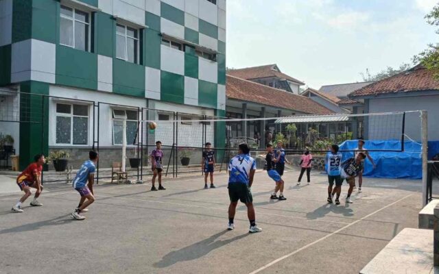 Tingkatkan Prestasi dan Kedisiplinan, Atlet MAN 1 Majalengka Gelar Latihan Rutin Bola Voli