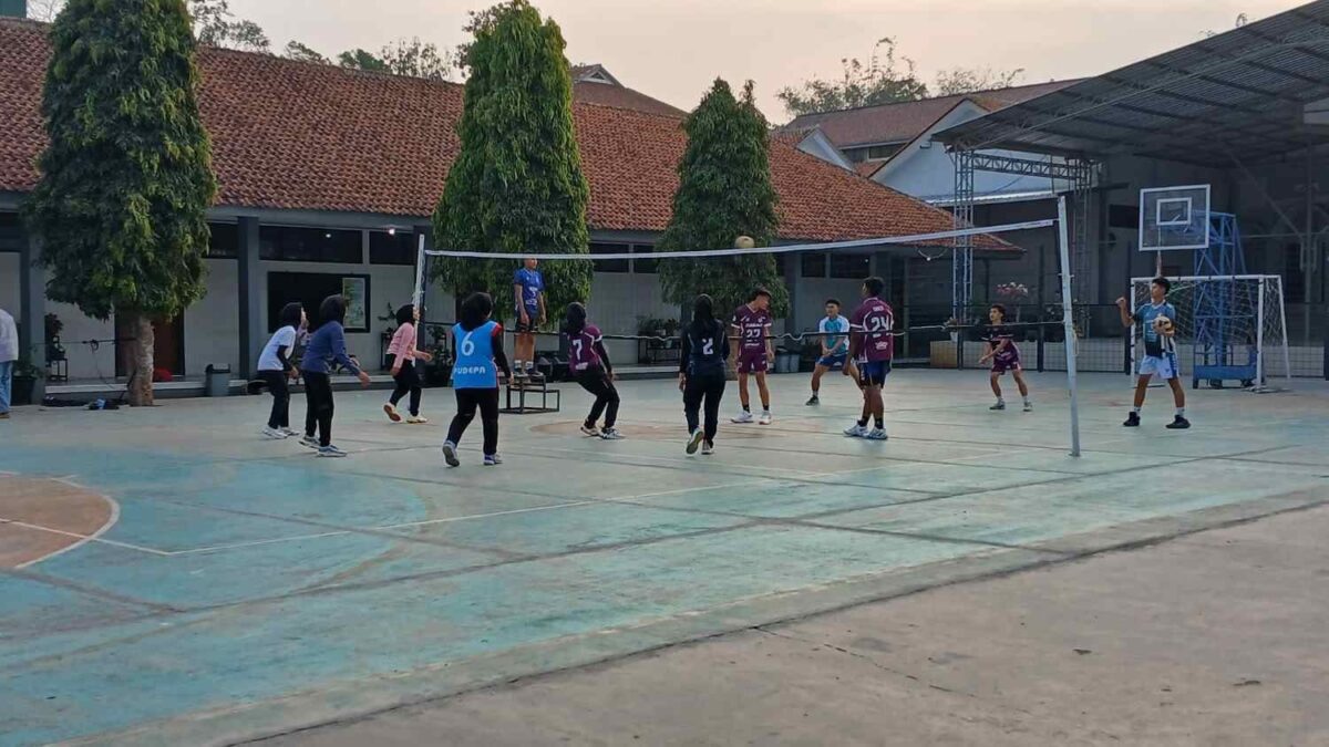 Perkokoh Fisik dan Mental, Siswa-Siswi MAN 1 Majalengka Intensifkan Latihan Bola Voli