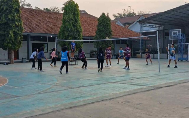 Perkokoh Fisik dan Mental, Siswa-Siswi MAN 1 Majalengka Intensifkan Latihan Bola Voli