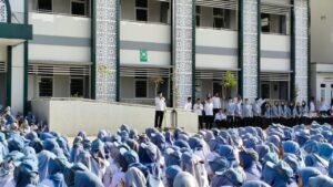 Waka Kesiswaan MAN 1 Majalengka Beri Penguatan Kedisiplinan Usai Upacara Bendera