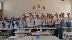 Waka Humas MAN 1 Majalengka Supervisi Pembelajaran Matematika Kelas XI Berbasis KBC