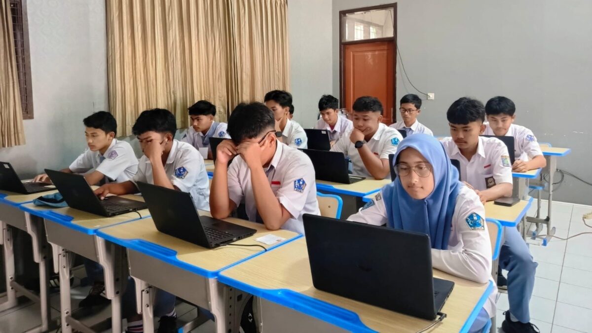 Persiapkan TKA Bahasa Indonesia Gelombang Kedua, Siswa MAN 1 Majalengka Ikuti Geladi Bersih