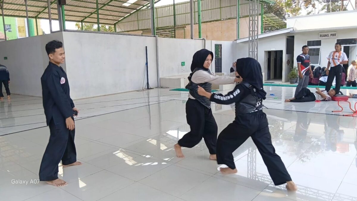 MAN 1 Majalengka Dorong Pembentukan Karakter Siswa Lewat Diklat Ekstrakurikuler Pencak Silat