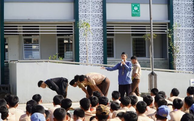 Edukasi Kedisiplinan Beribadah, MAN 1 Majalengka Gelar Simulasi Salat Masbuk bagi Siswa