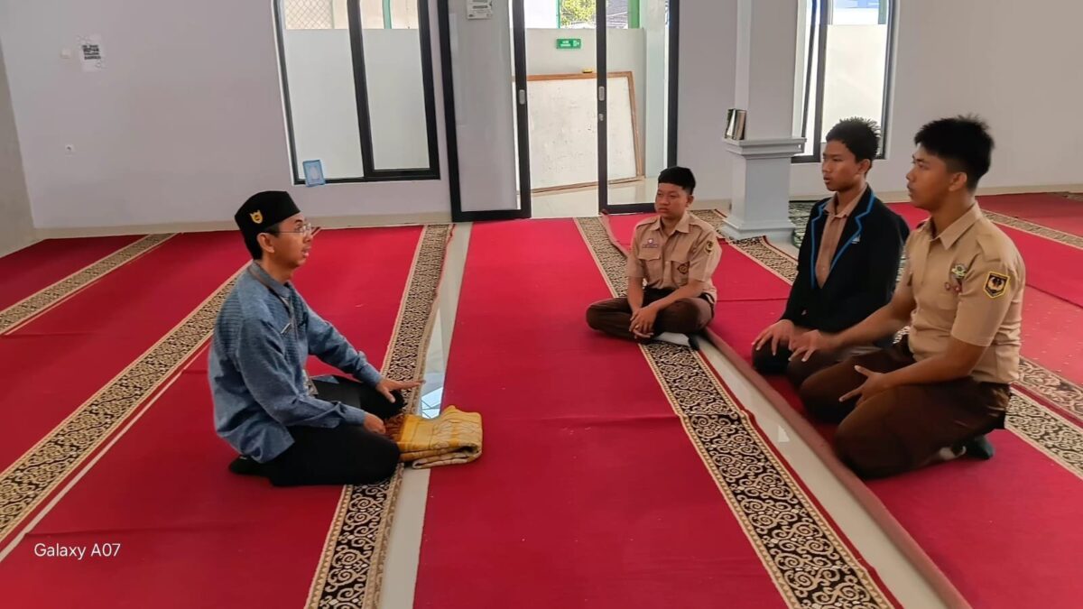 Mantapkan Pemahaman Fikih, IRMA MAN 1 Majalengka Gelar Gladi Simulasi Makmum Masbuk