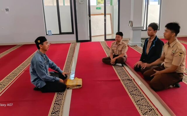 Mantapkan Pemahaman Fikih, IRMA MAN 1 Majalengka Gelar Gladi Simulasi Makmum Masbuk