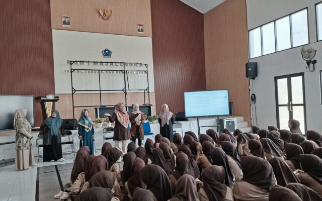 Edukasi Pengurangan Limbah Pangan, Siswi XII MAN 1 Majalengka Olah Nasi Sisa