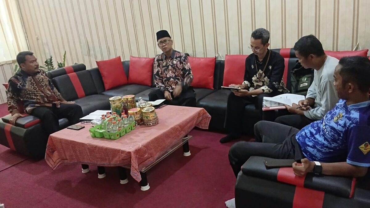 Perkuat Koordinasi Intern, Plt Kepala MAN 1 Majalengka Gelar Rapat Bersama para Waka dan Operator