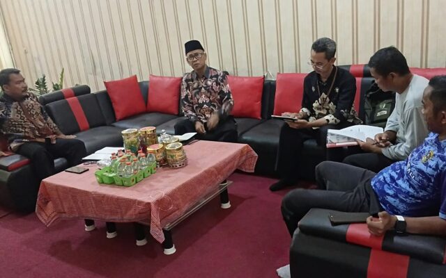 Perkuat Koordinasi Intern, Plt Kepala MAN 1 Majalengka Gelar Rapat Bersama para Waka dan Operator