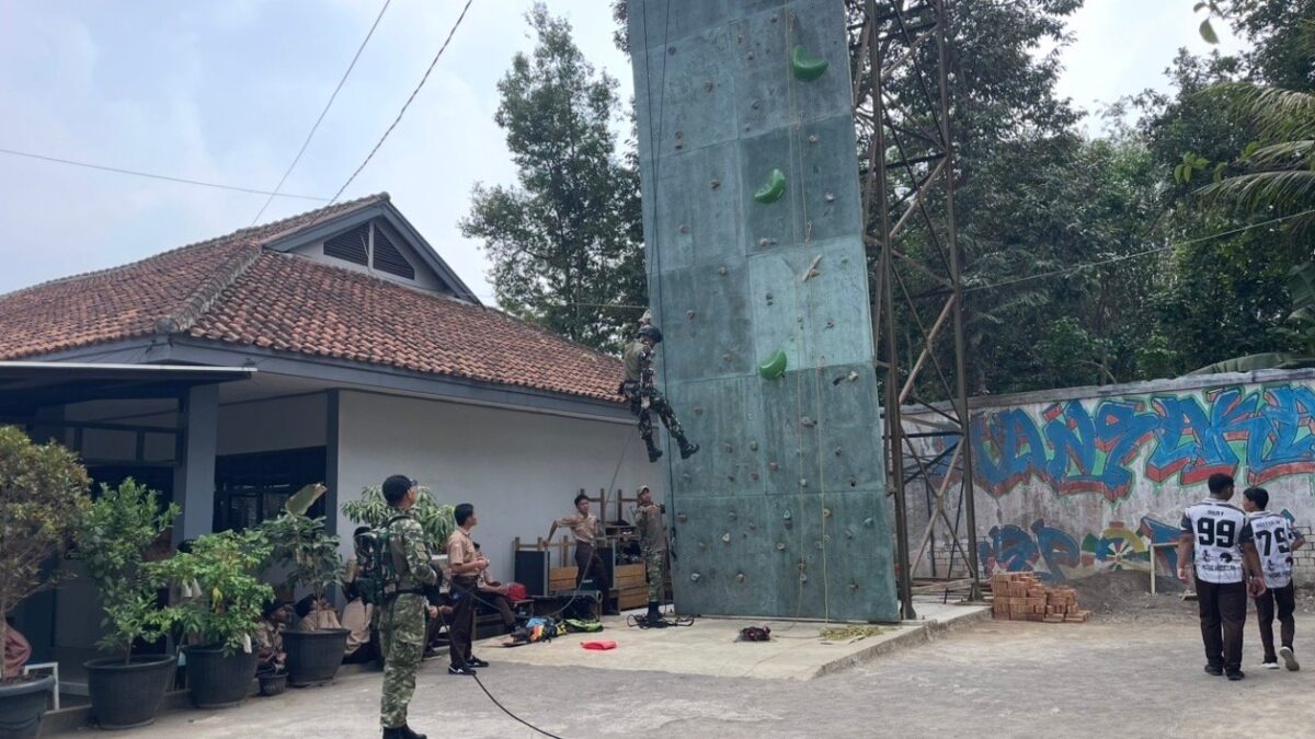 Sinergi TNI dan PALAMANTA MAN 1 Majalengka Gelar Pelatihan Repling