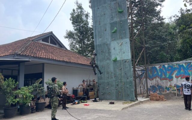 Sinergi TNI dan PALAMANTA MAN 1 Majalengka Gelar Pelatihan Repling