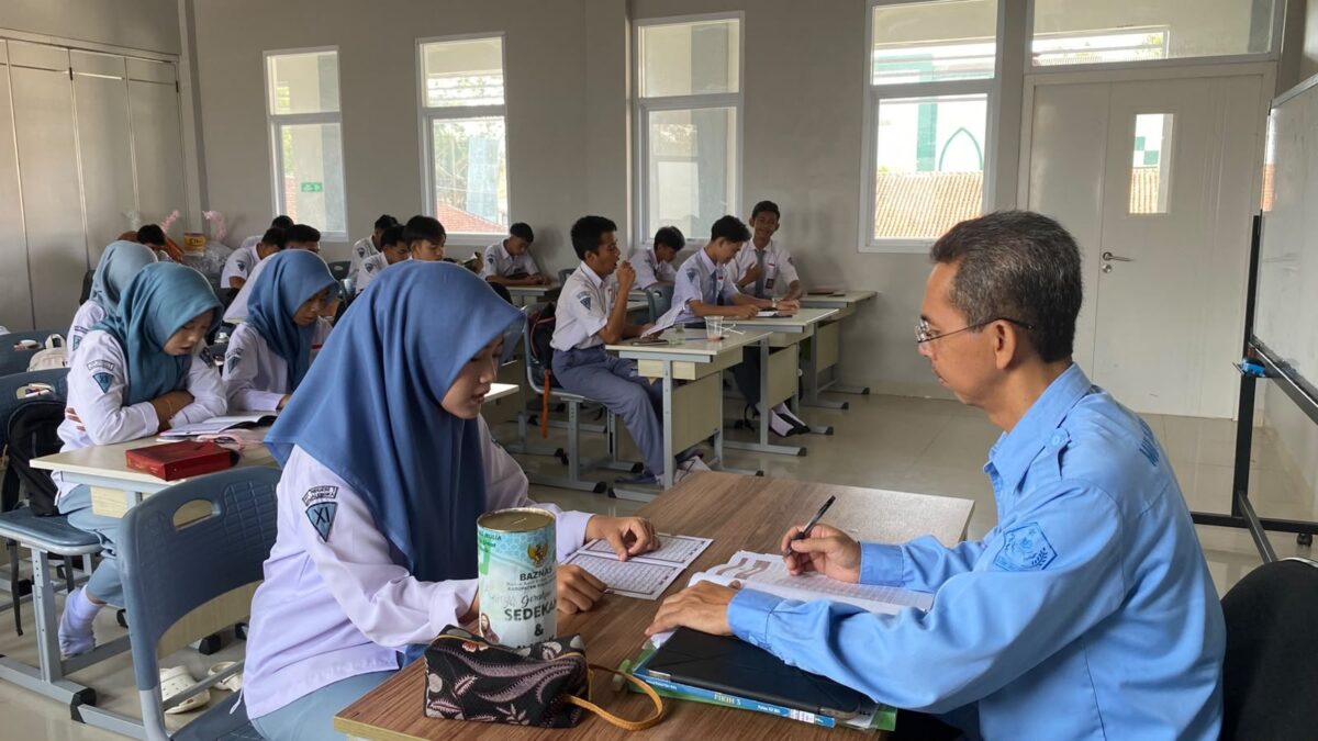 Awali Pembelajaran, Siswa XII.2 MAN 1 Majalengka Rutin Melantunkan Ayat Al-Qur’an