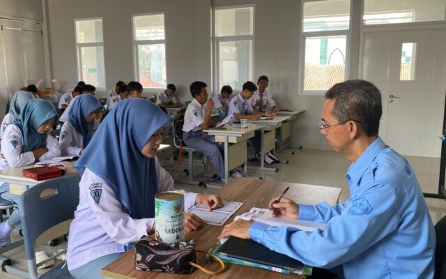 Awali Pembelajaran, Siswa XII.2 MAN 1 Majalengka Rutin Melantunkan Ayat Al-Qur’an