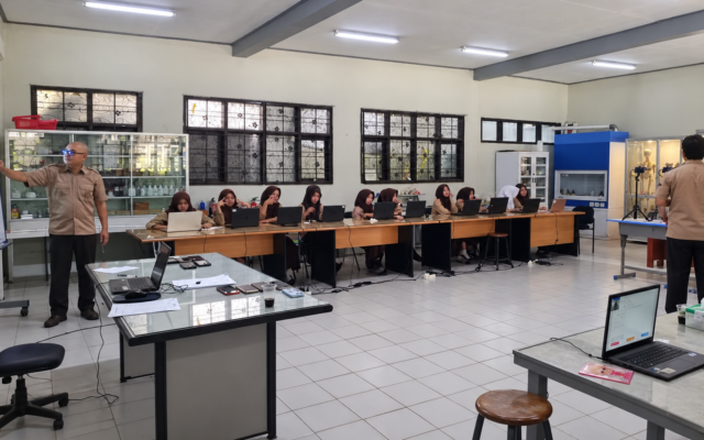 Sematkan Persiapan TKA, MAN 1 Majalengka Gelar Gladi TKA Gelombang Kedua di Laboratorium IPA