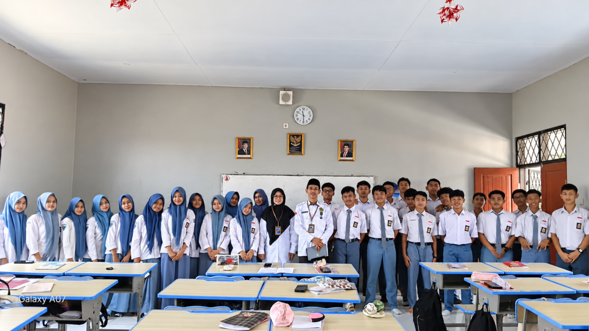 Waka Humas MAN 1 Majalengka Supervisi Pembelajaran Pendidikan Pancasila Berbasis KBC di Kelas XII.5