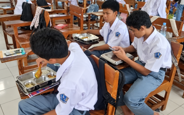 Dukung Kesehatan dan Konsentrasi Belajar, Siswa MAN 1 Majalengka Terima Program Makan Bergizi Gratis